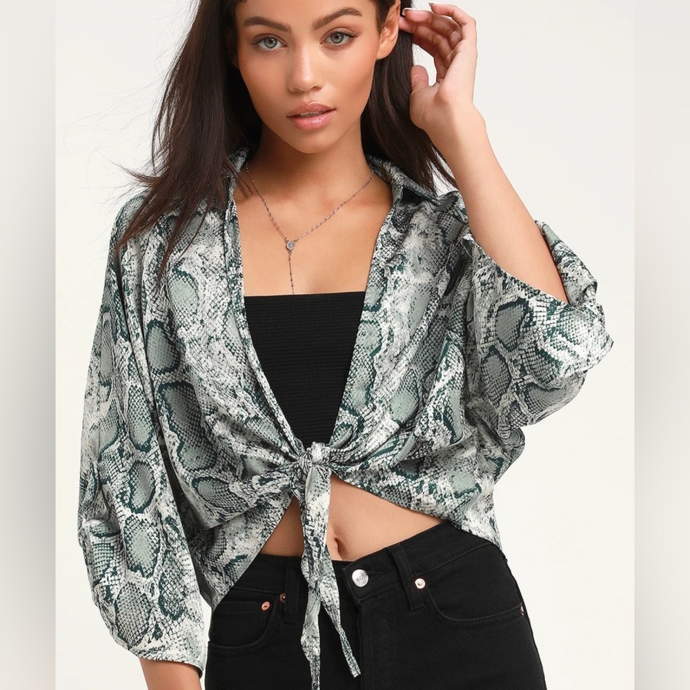 NWOT Lulu’s Snakeprint Tie Top